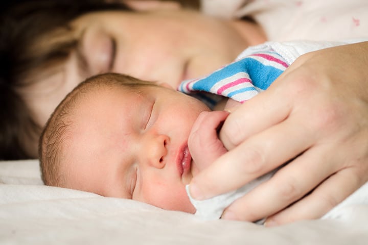 10 Precautions To Take While Co-Sleeping With Your Newborn